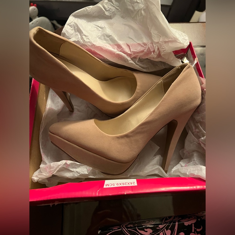 Qupid nude velvet pumps